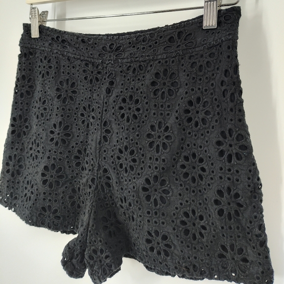 Abercrombie & Fitch | eyelet shorts - Picture 2 of 5